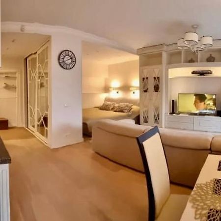 Cozy Studio Apartment In The Center Of Riga Exterior photo